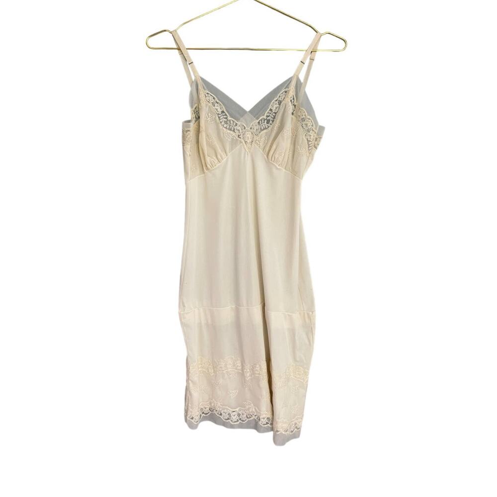 Vintage Van Raalte Suavette Slip size: 32
